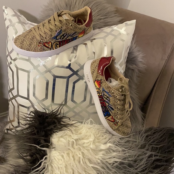 Guess monogram Sneakers - Picture 2 of 5